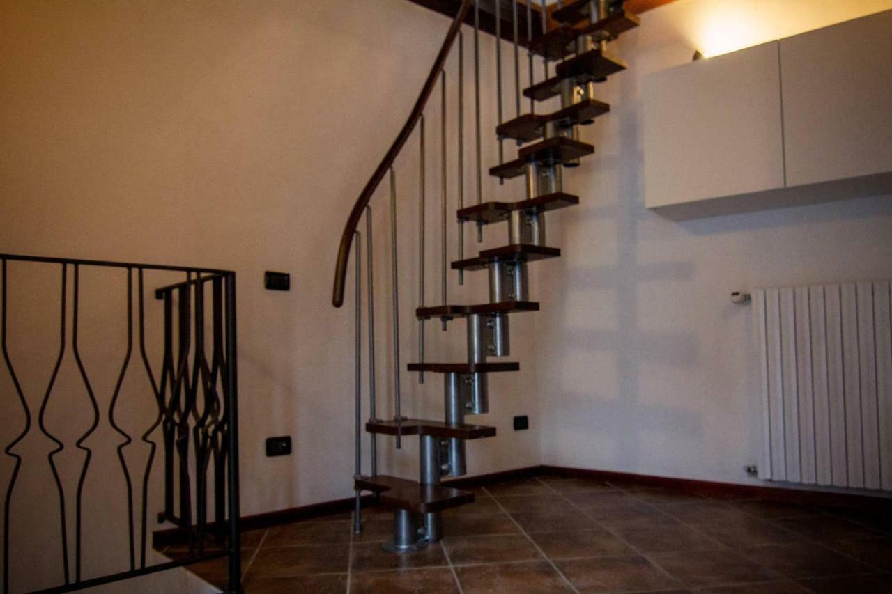 Piccola Casa Vacanze - Small Vacation House Porto Valtravaglia Buitenkant foto