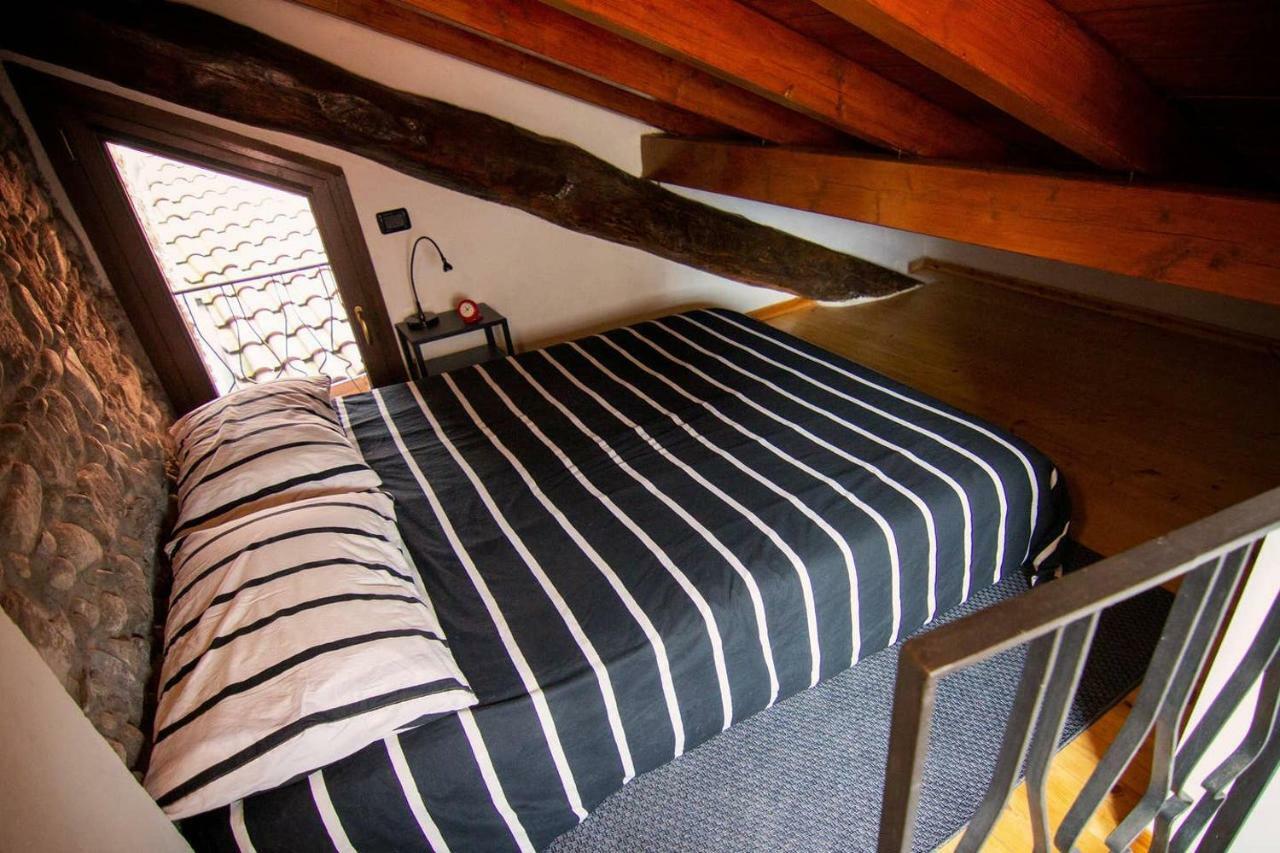 Piccola Casa Vacanze - Small Vacation House Porto Valtravaglia Buitenkant foto